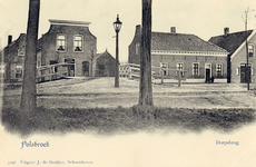 13970 Gezicht op de voorgevels van enkele huizen aan het Dorp te Polsbroek (gemeente Lopik) uit het noordwesten.